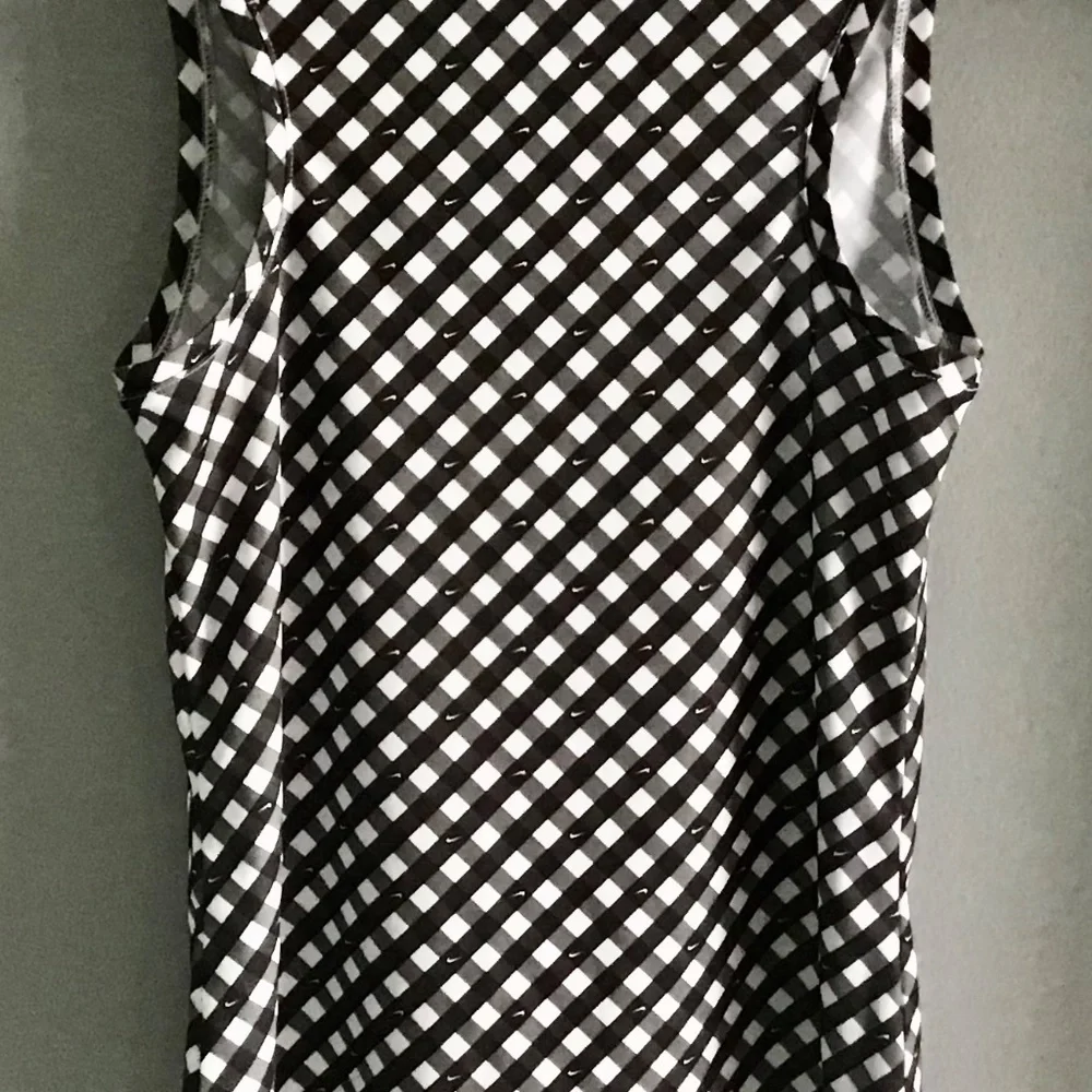NWT~Nike Women’s Dri-Fit Sleeveless Golf Polo Shirt~Black and WhiteSize XS - Picture 10 of 14